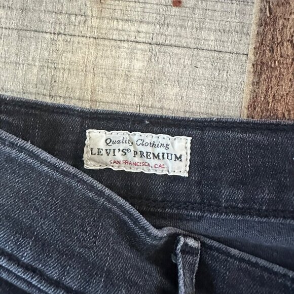 Levis Premium Curvy Straight Jeans Size 26 Black Denim - Picture 6 of 8